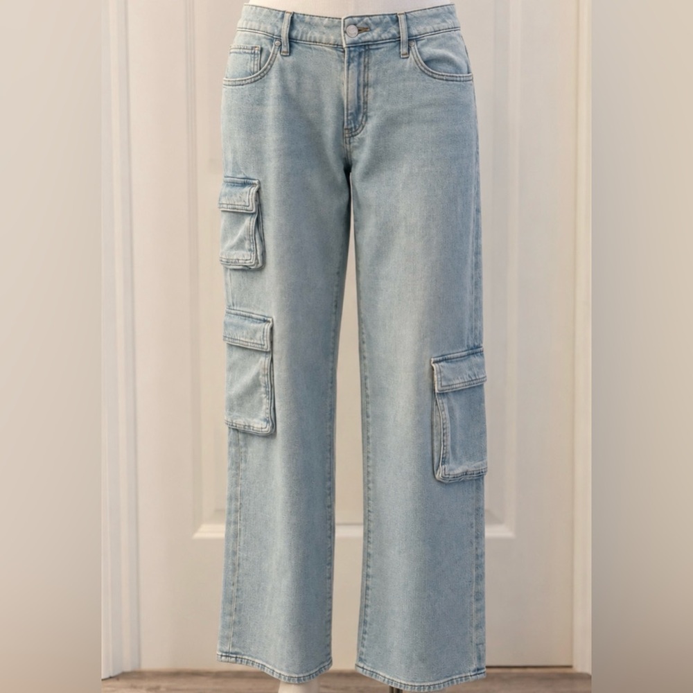 EXPRESS Light Wash Cargo Pocket Women's Jeans